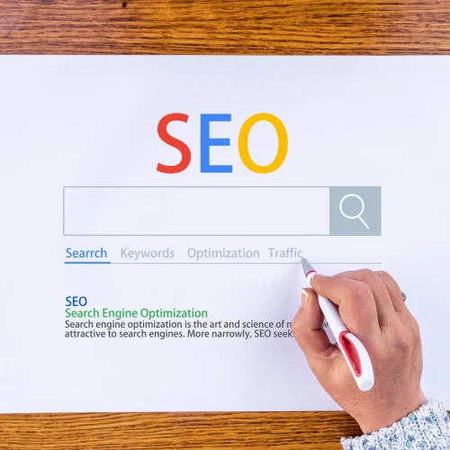 Concepto y definición de SEO con barra de búsqueda y términos clave.